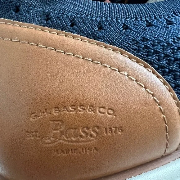 G.H. Bass & Co: NWOT Navy with Brown Leather Trim Lace Up Casual Shoes, Size 13.